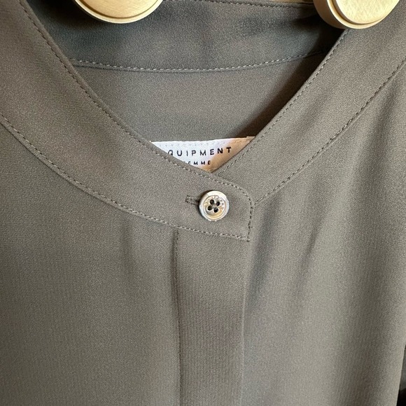 Equipment Femme Women’s Cherine Army Green Button Front Nehru Collar Blouse - Picture 5 of 9